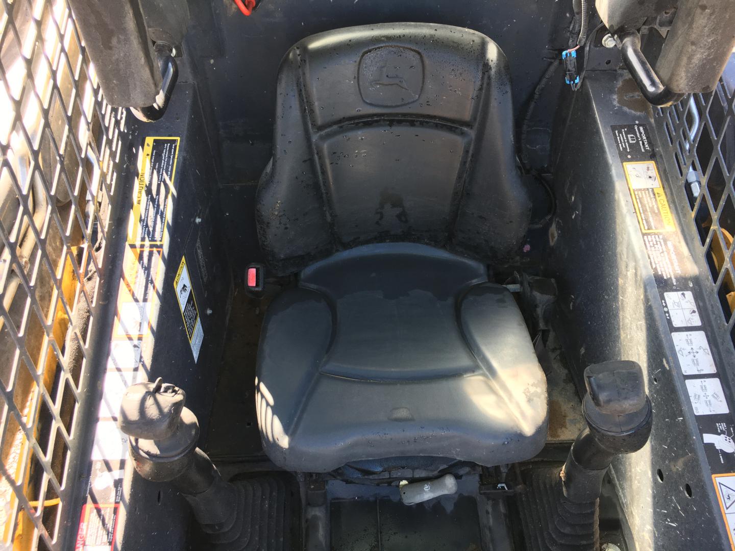 ./imagenes/INVOICE/2019/17117/MINICARGADOR JOHN DEERE 318E (16).JPG